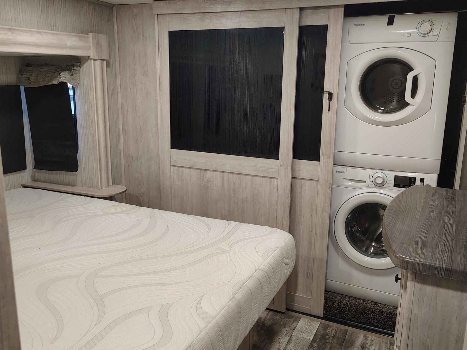 2022 FOREST RIVER SANDPIPER LUXURY 384QBOK