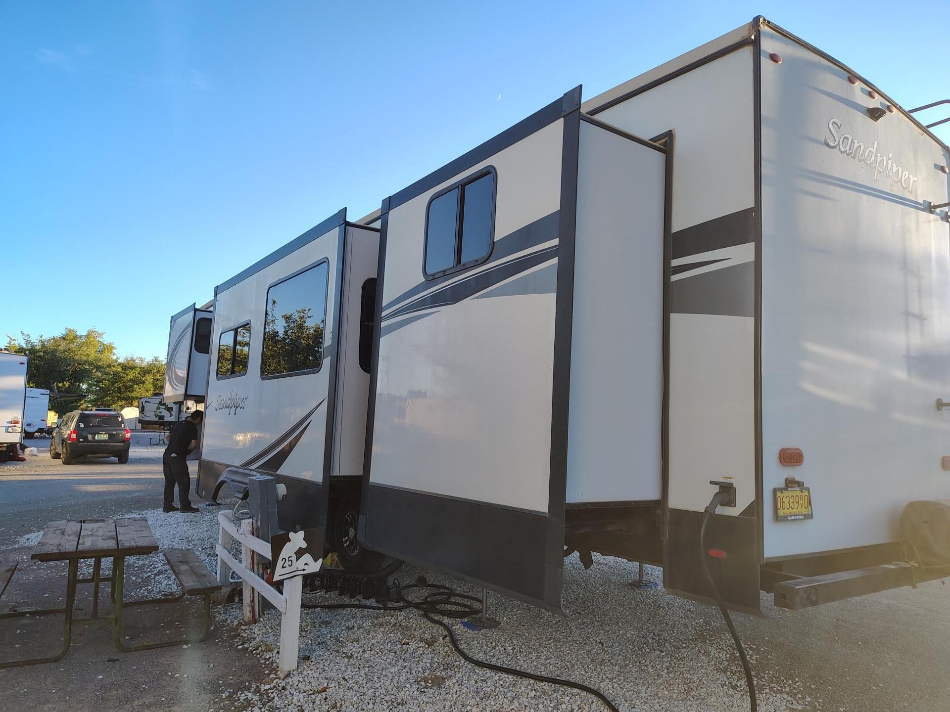 2022 FOREST RIVER SANDPIPER LUXURY 384QBOK