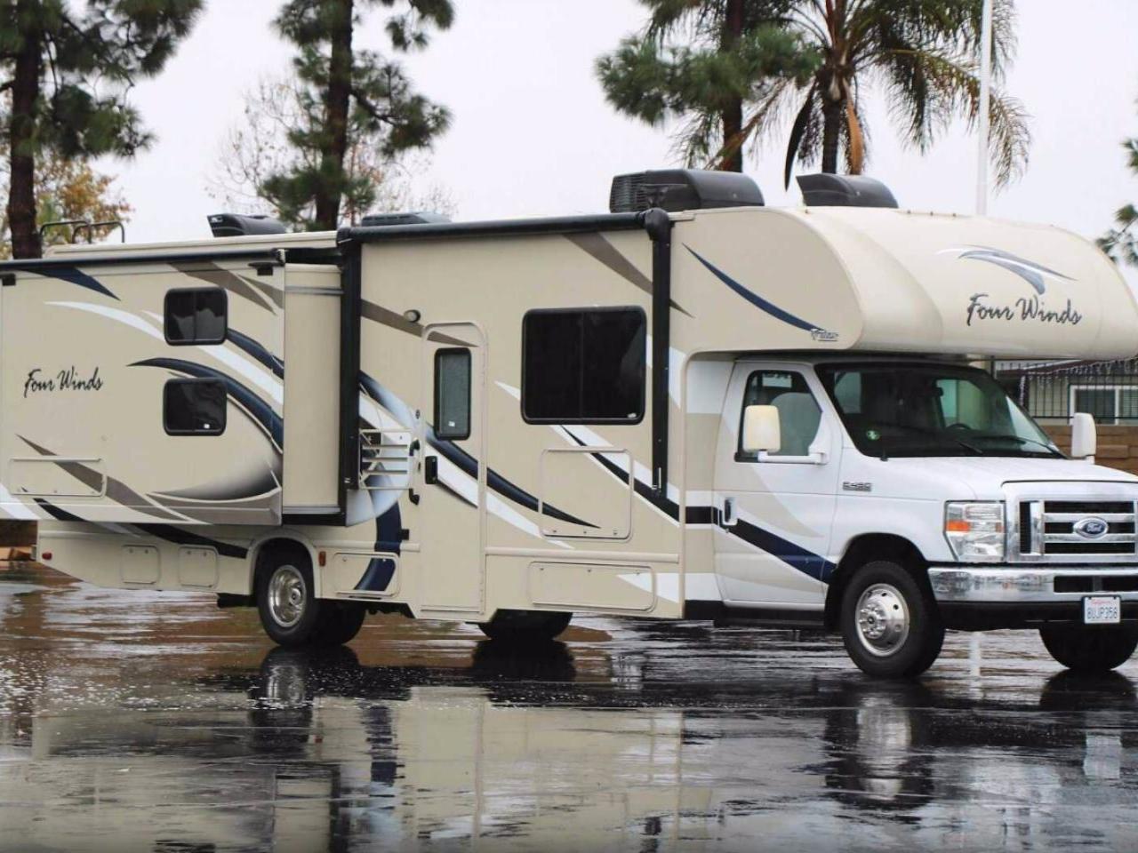 2017 THOR MOTOR COACH FOUR WINDS 30D