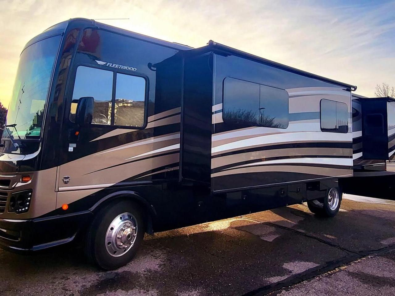 2017 FLEETWOOD BOUNDER 36X