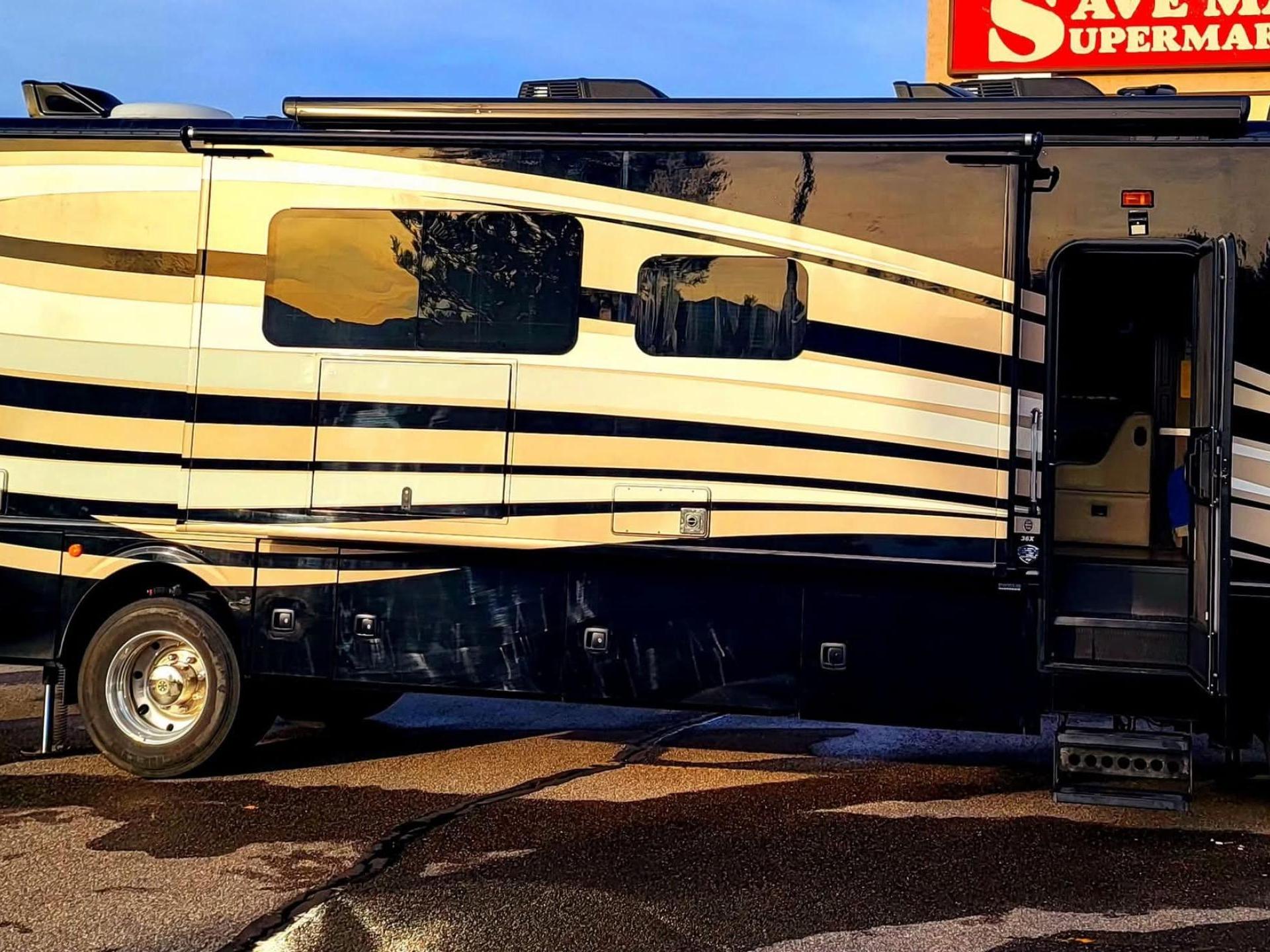 2017 FLEETWOOD BOUNDER 36X