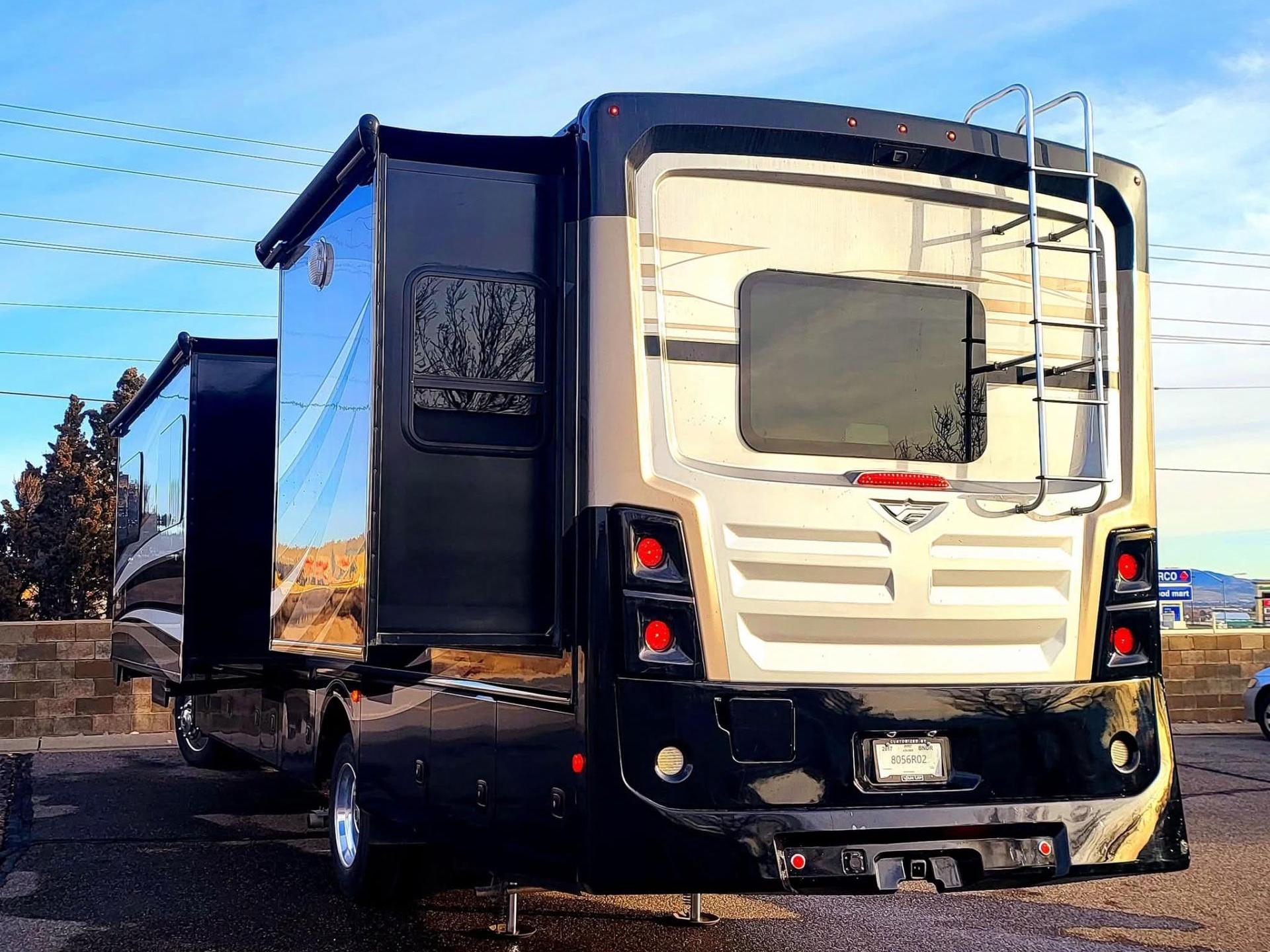2017 FLEETWOOD BOUNDER 36X