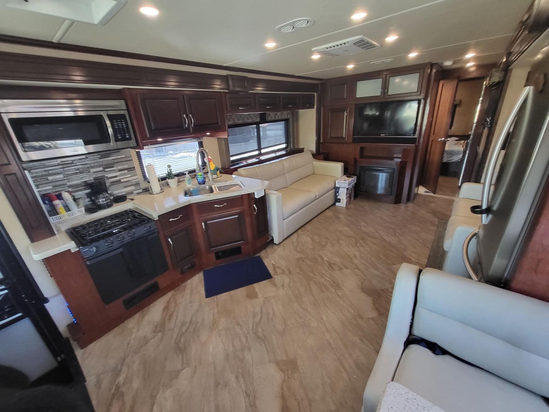 2017 FLEETWOOD BOUNDER 36X