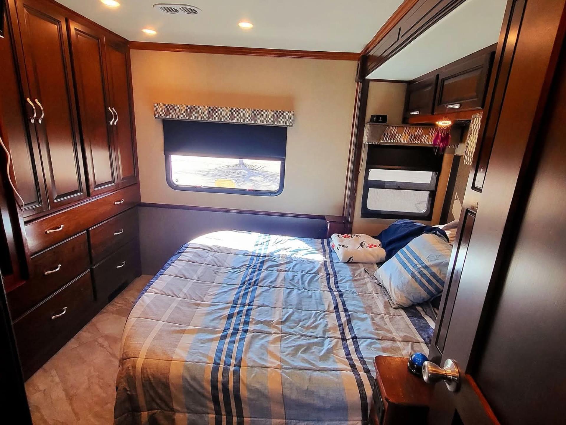 2017 FLEETWOOD BOUNDER 36X