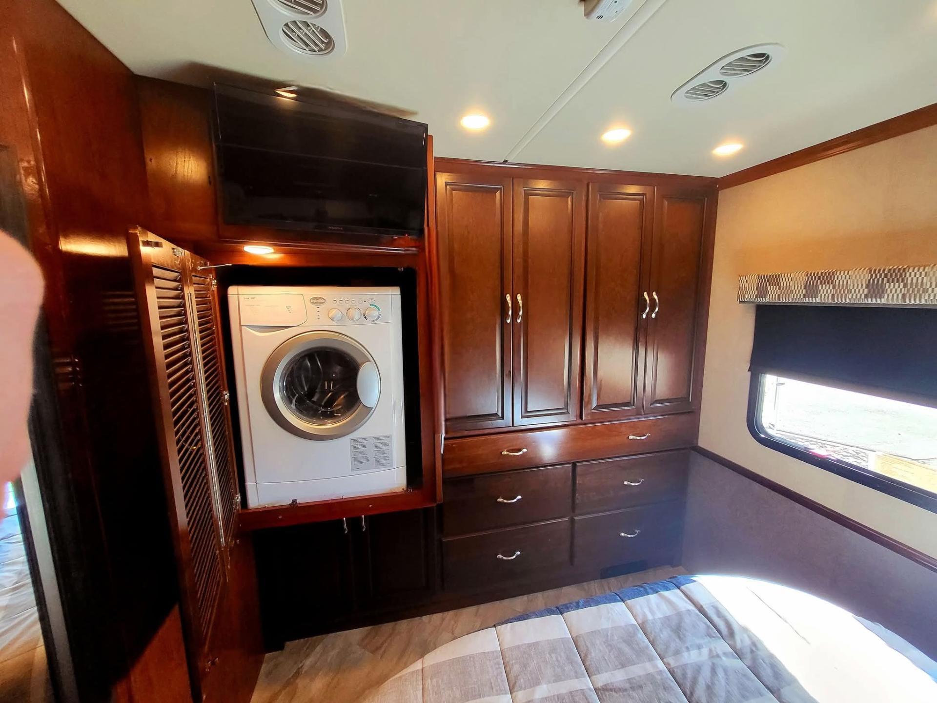 2017 FLEETWOOD BOUNDER 36X