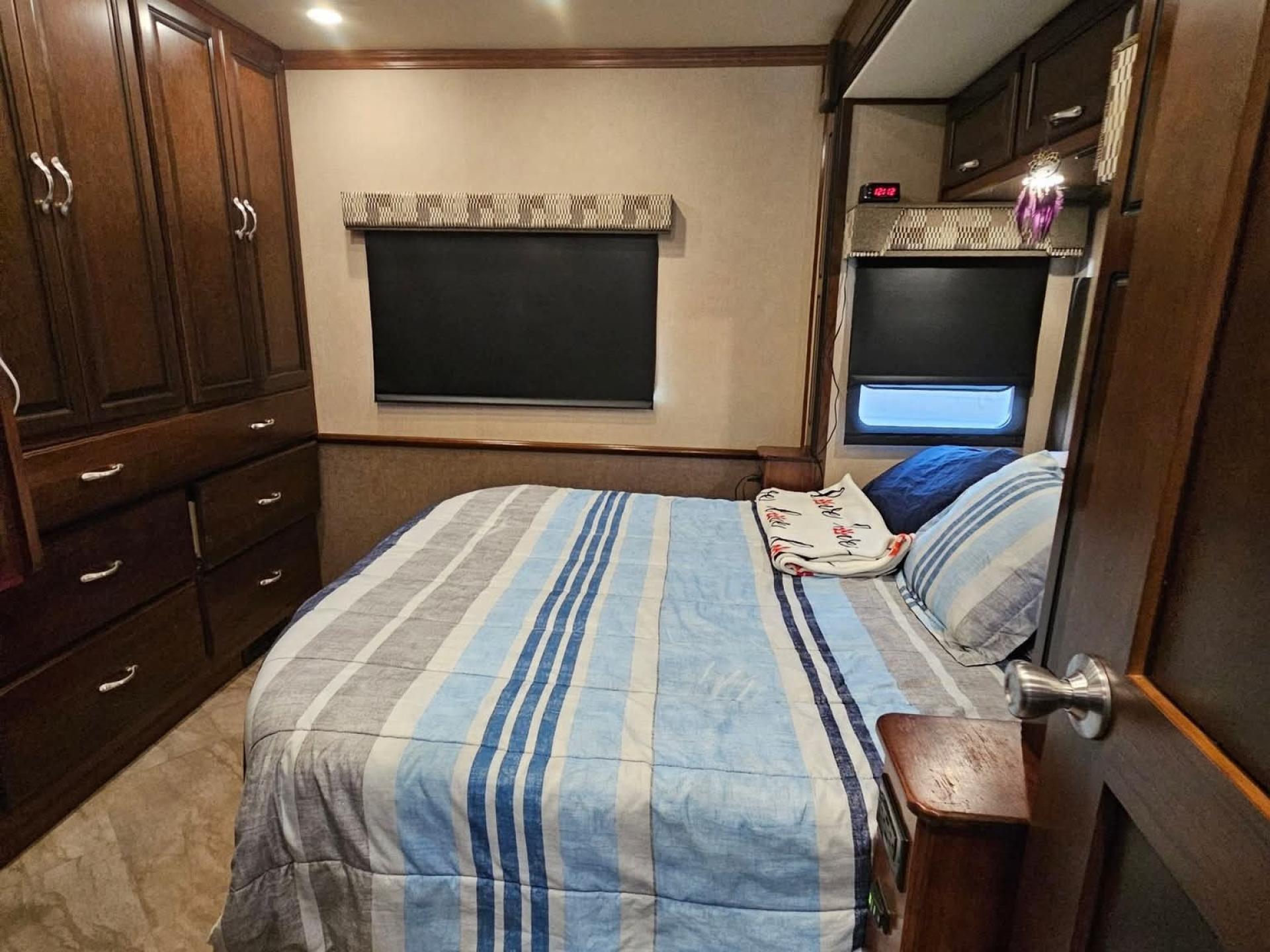 2017 FLEETWOOD BOUNDER 36X