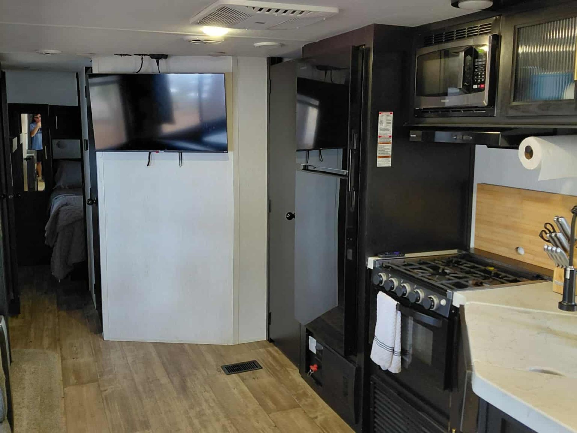 2022 FOREST RIVER CHEROKEE 294GEBG