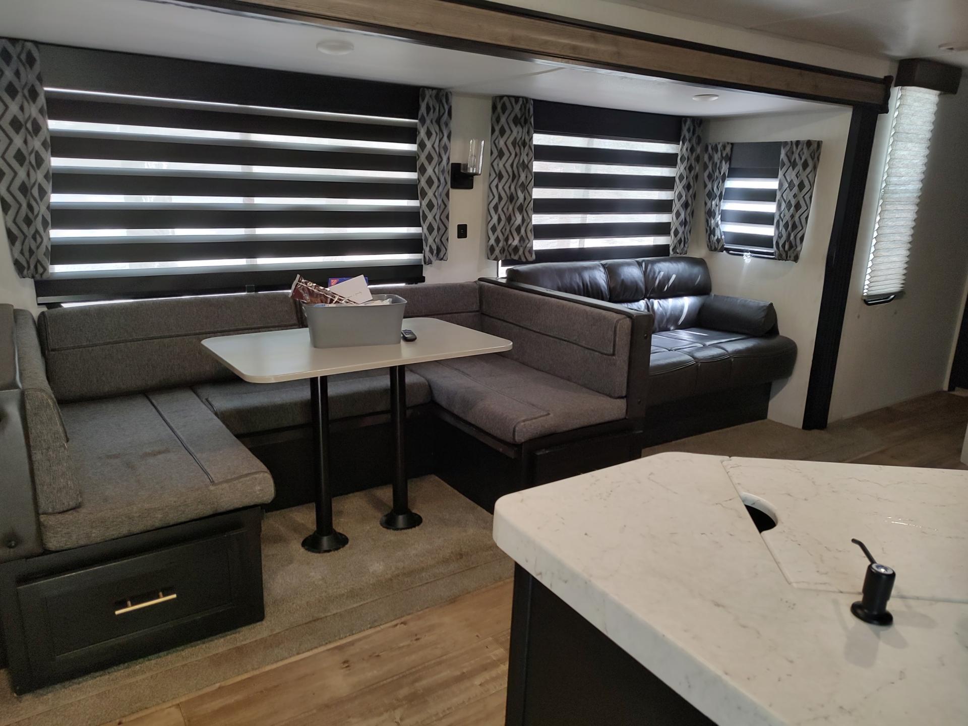 2022 FOREST RIVER CHEROKEE 294GEBG