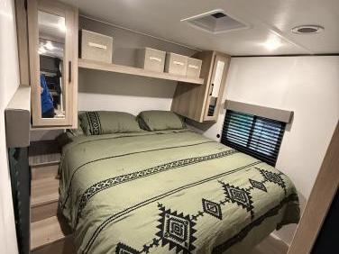 2025 KEYSTONE COLEMAN LANTERN 28BHS