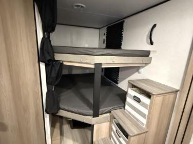 2025 KEYSTONE COLEMAN LANTERN 28BHS