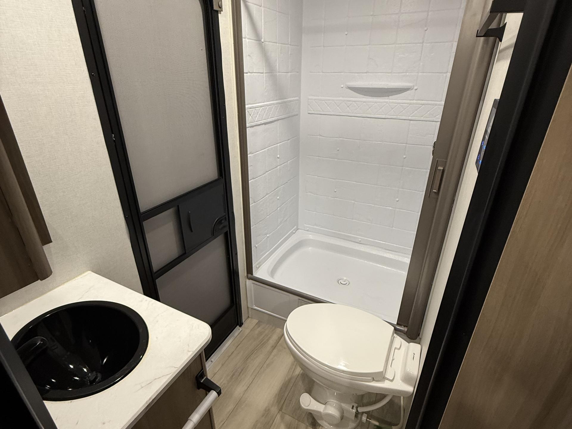 2025 KEYSTONE COLEMAN LANTERN 28BHS