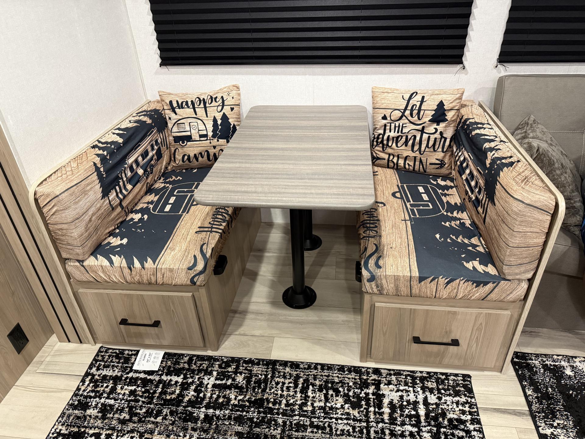 2025 KEYSTONE COLEMAN LANTERN 28BHS