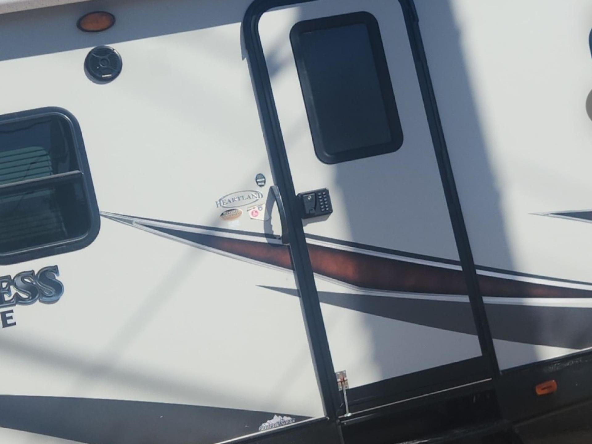 2017 HEARTLAND WILDERNESS 2450FB