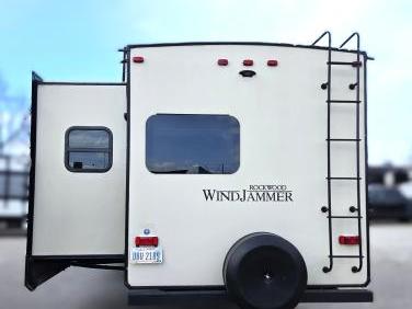 2018 FOREST RIVER ROCKWOOD WINDJAMMER 3006WK