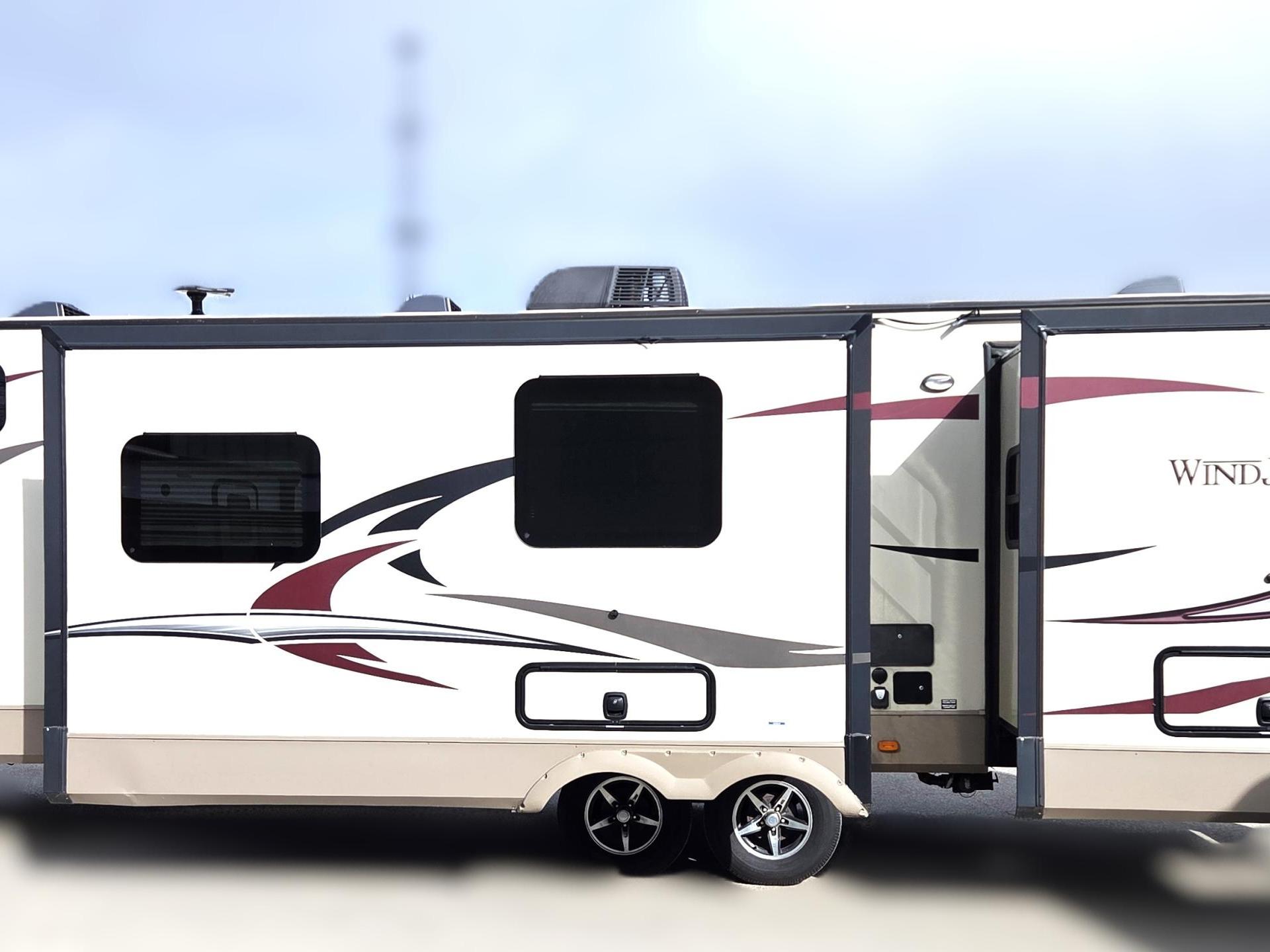 2018 FOREST RIVER ROCKWOOD WINDJAMMER 3006WK