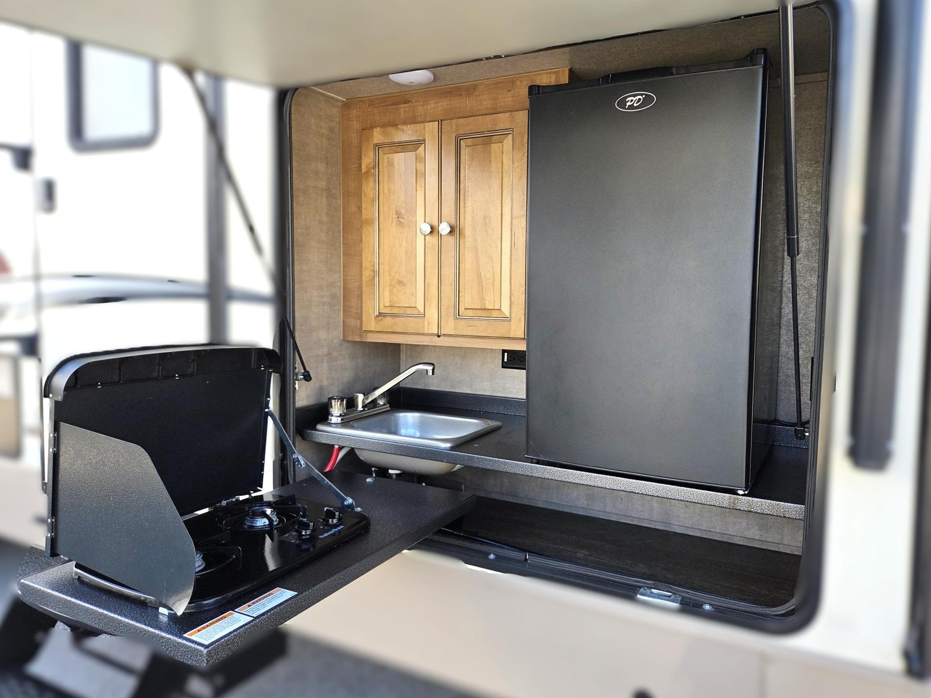 2018 FOREST RIVER ROCKWOOD WINDJAMMER 3006WK
