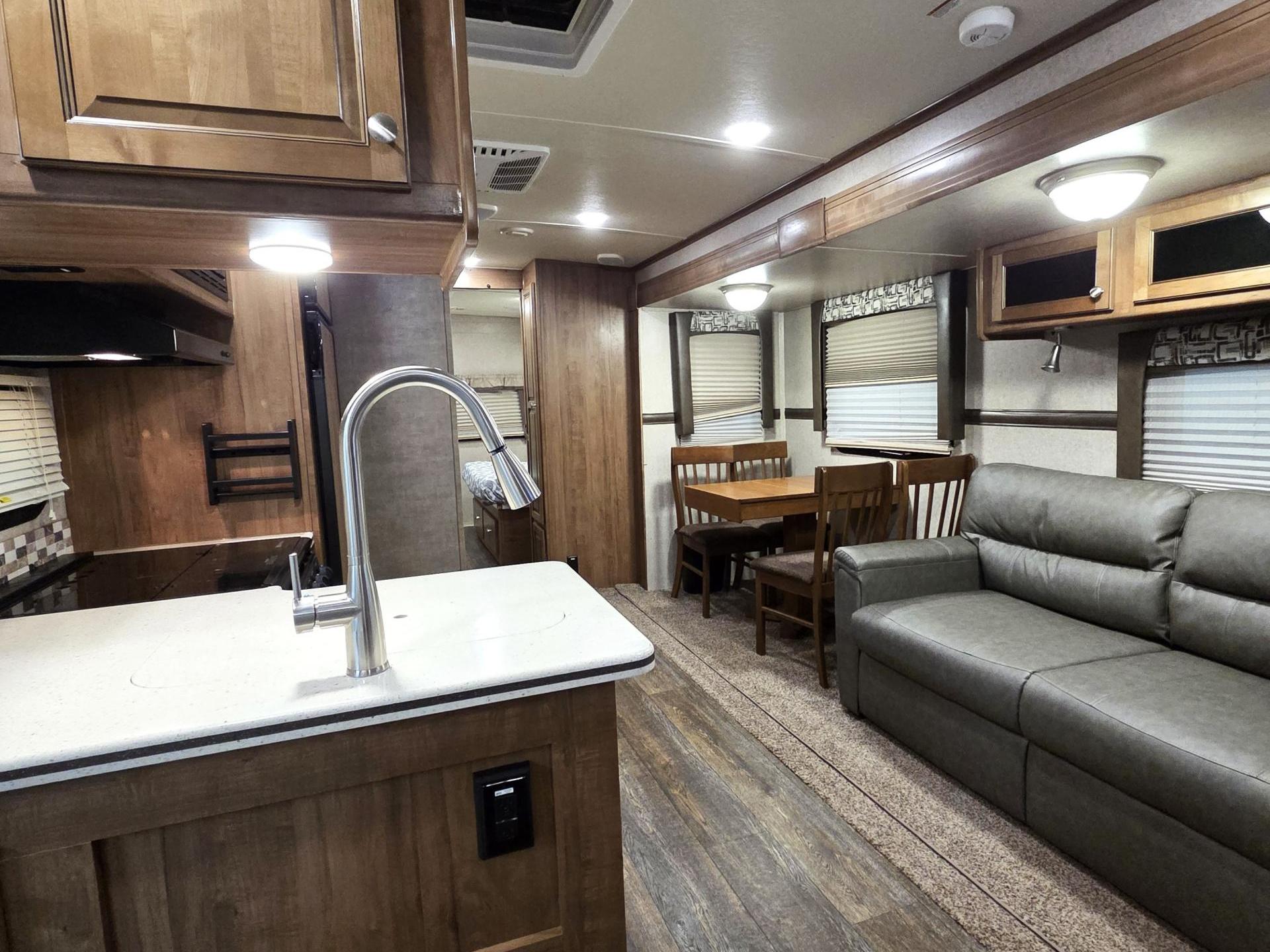 2018 FOREST RIVER ROCKWOOD WINDJAMMER 3006WK