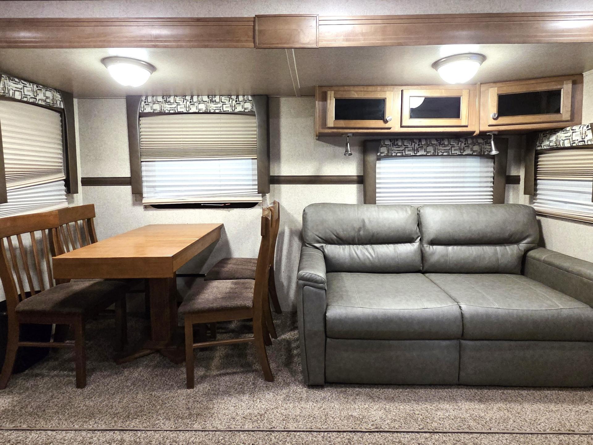 2018 FOREST RIVER ROCKWOOD WINDJAMMER 3006WK