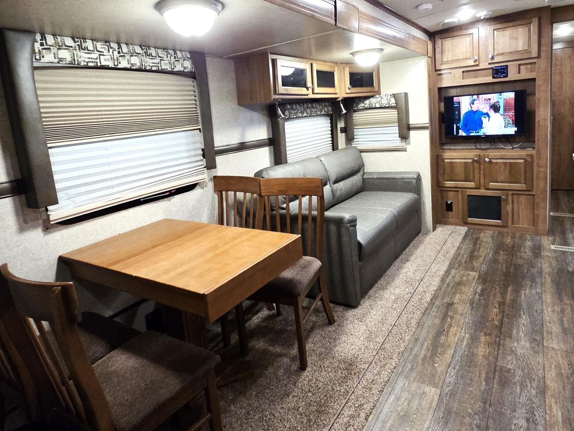 2018 FOREST RIVER ROCKWOOD WINDJAMMER 3006WK