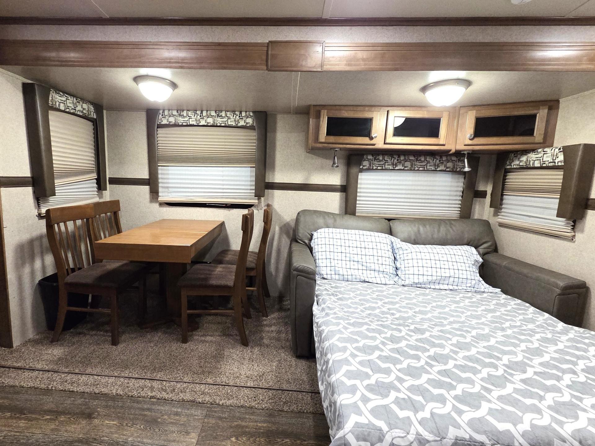 2018 FOREST RIVER ROCKWOOD WINDJAMMER 3006WK