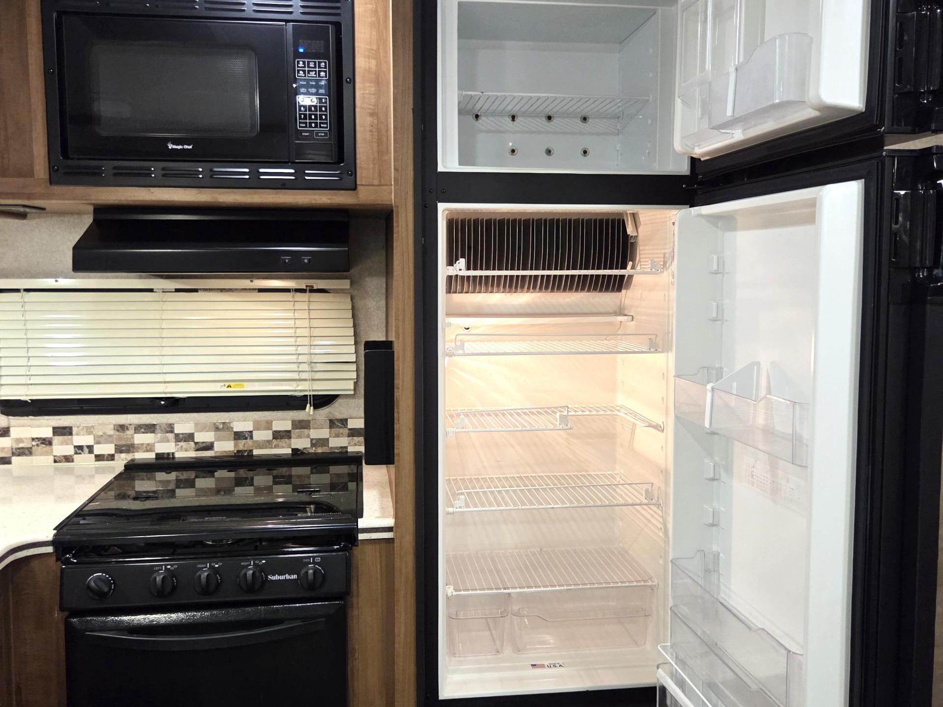 2018 FOREST RIVER ROCKWOOD WINDJAMMER 3006WK