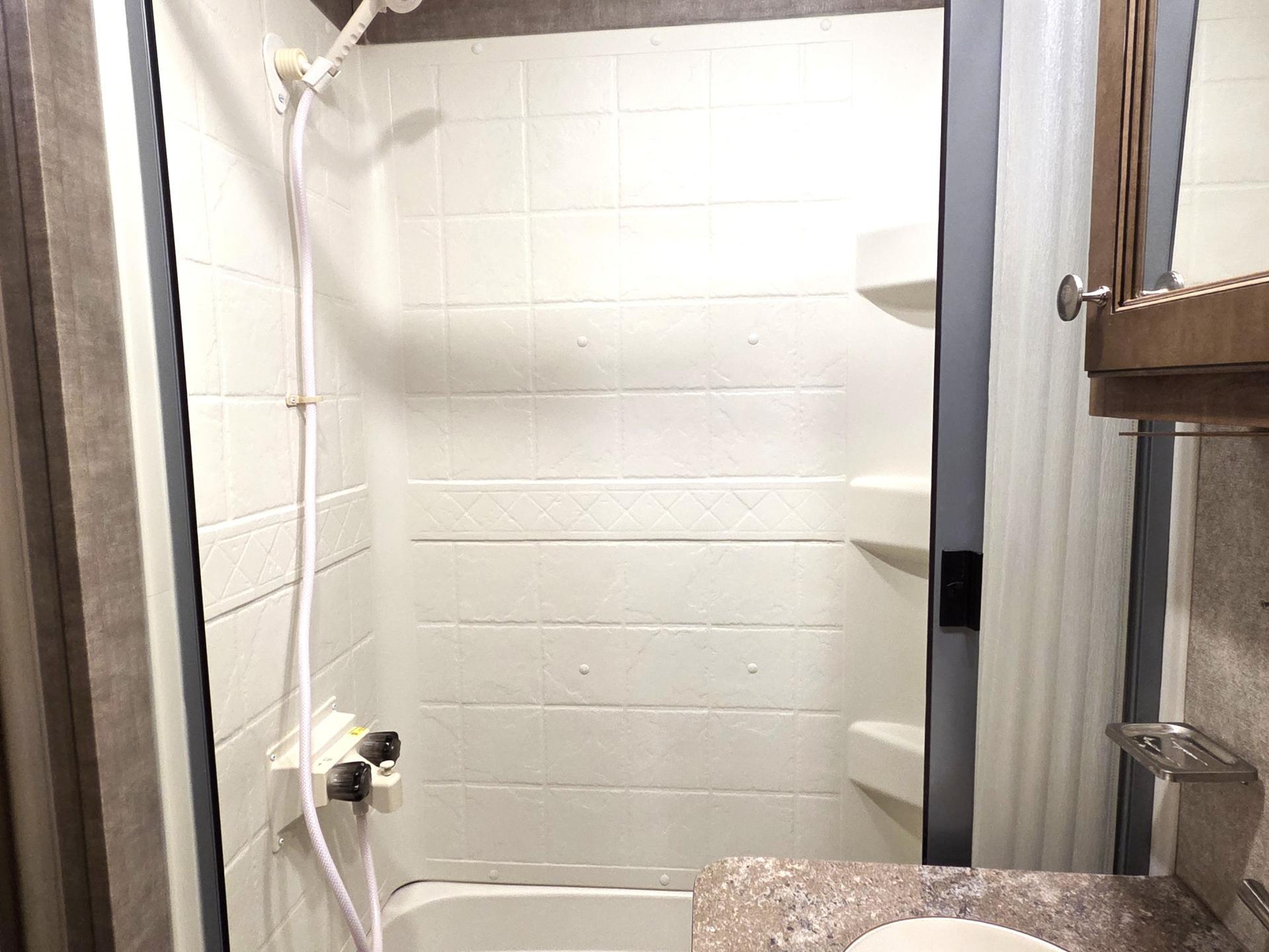 2018 FOREST RIVER ROCKWOOD WINDJAMMER 3006WK
