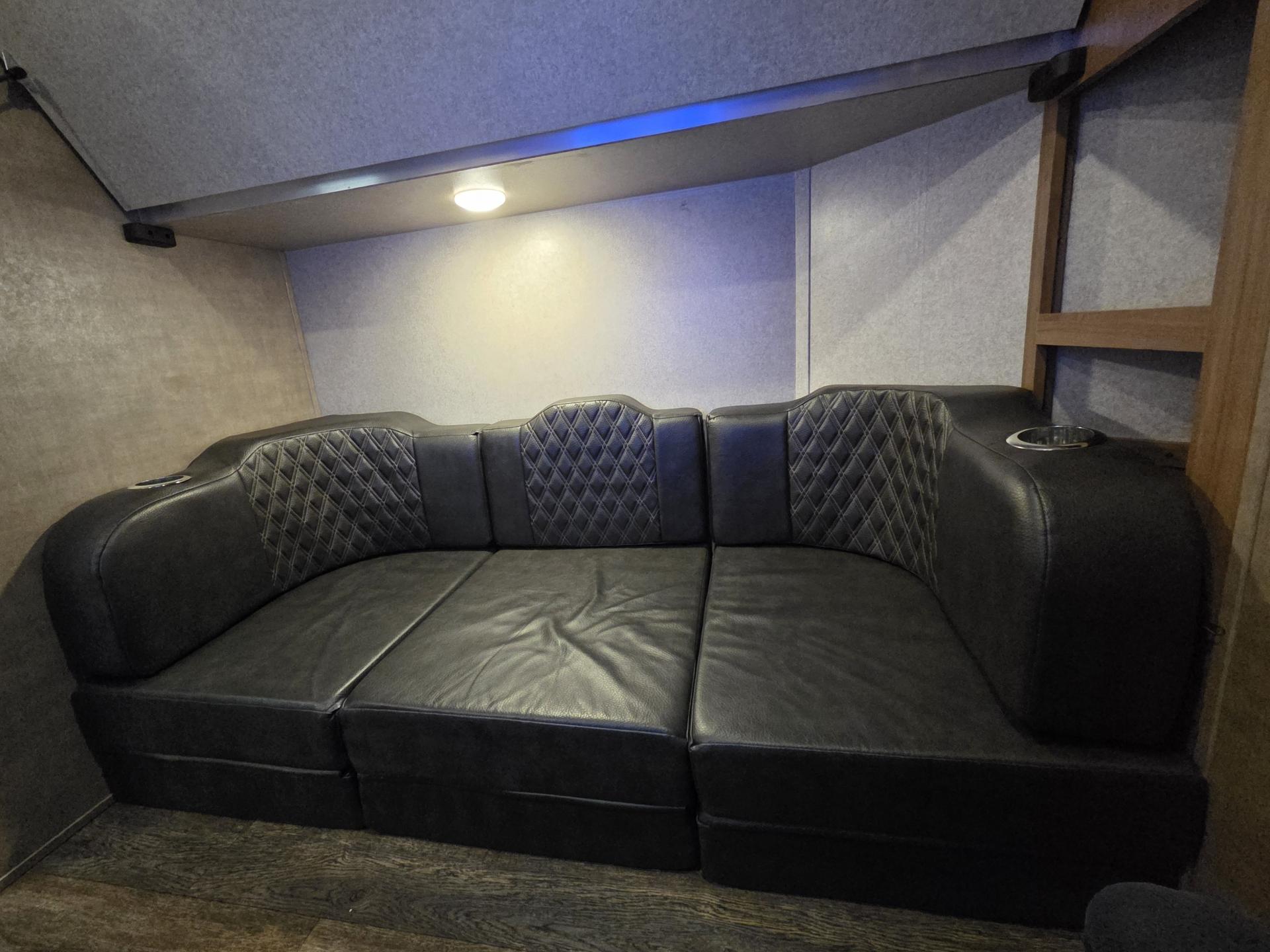 2018 FOREST RIVER ROCKWOOD WINDJAMMER 3006WK
