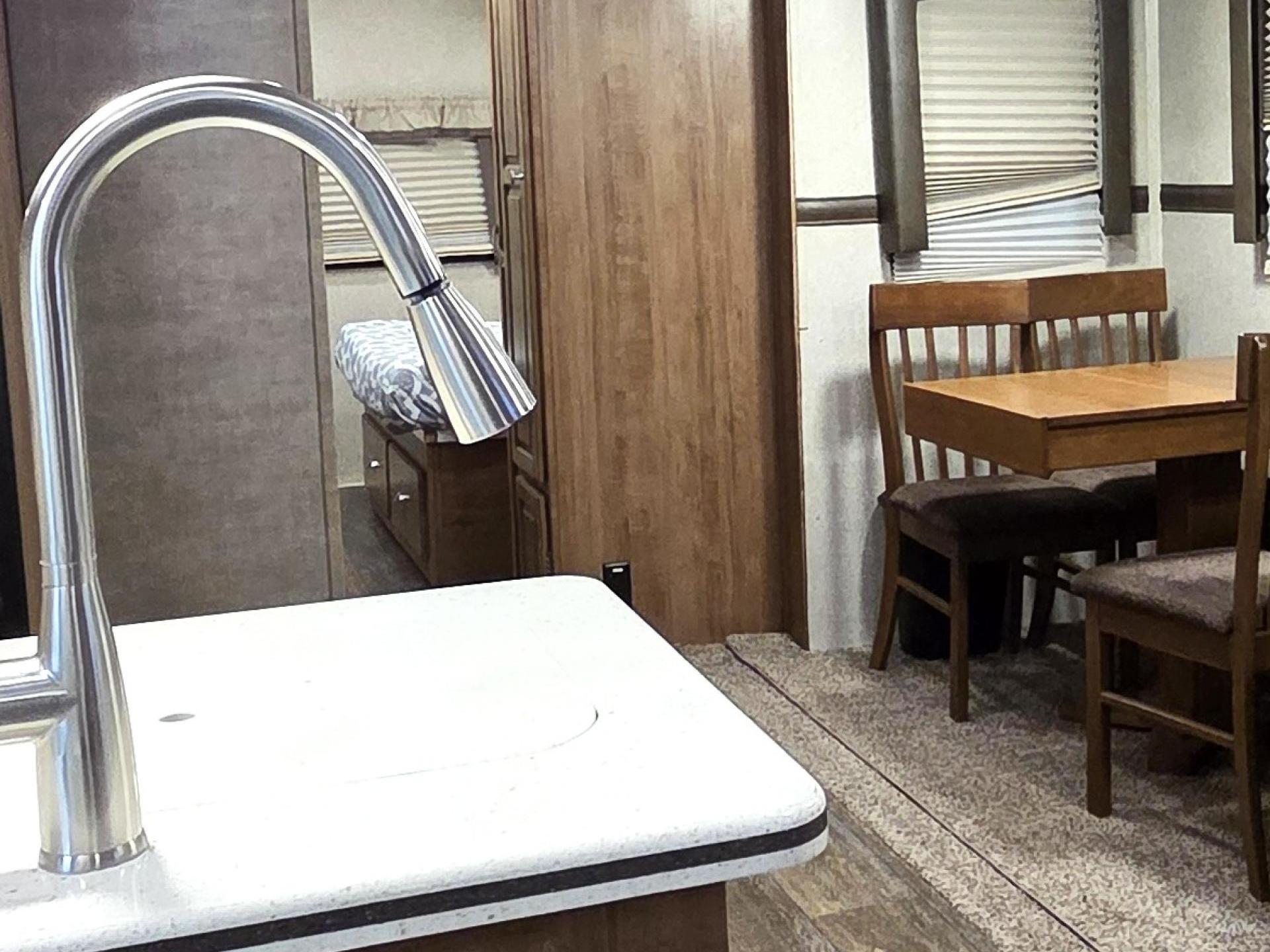 2018 FOREST RIVER ROCKWOOD WINDJAMMER 3006WK