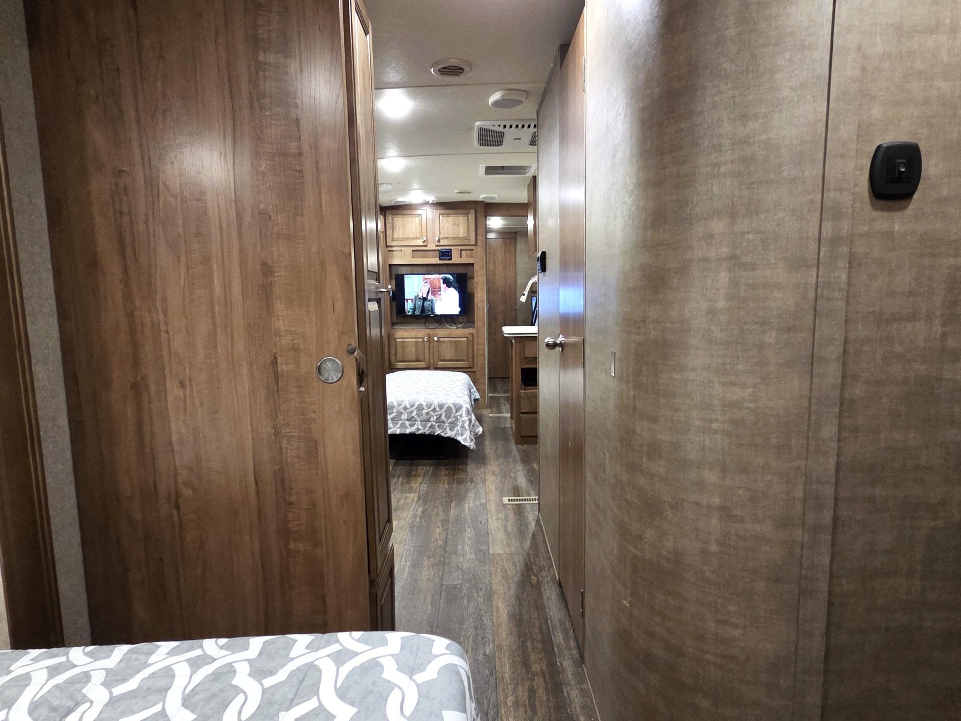 2018 FOREST RIVER ROCKWOOD WINDJAMMER 3006WK