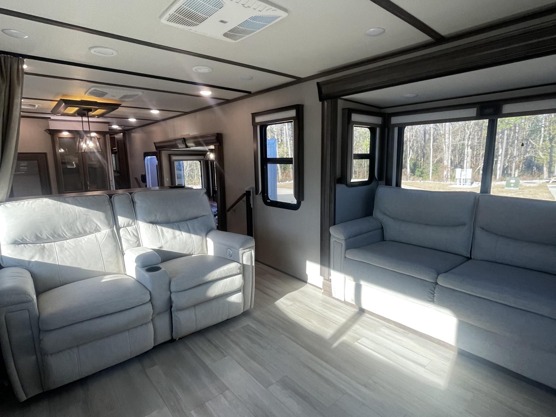 2022 GRAND DESIGN SOLITUDE 375RES