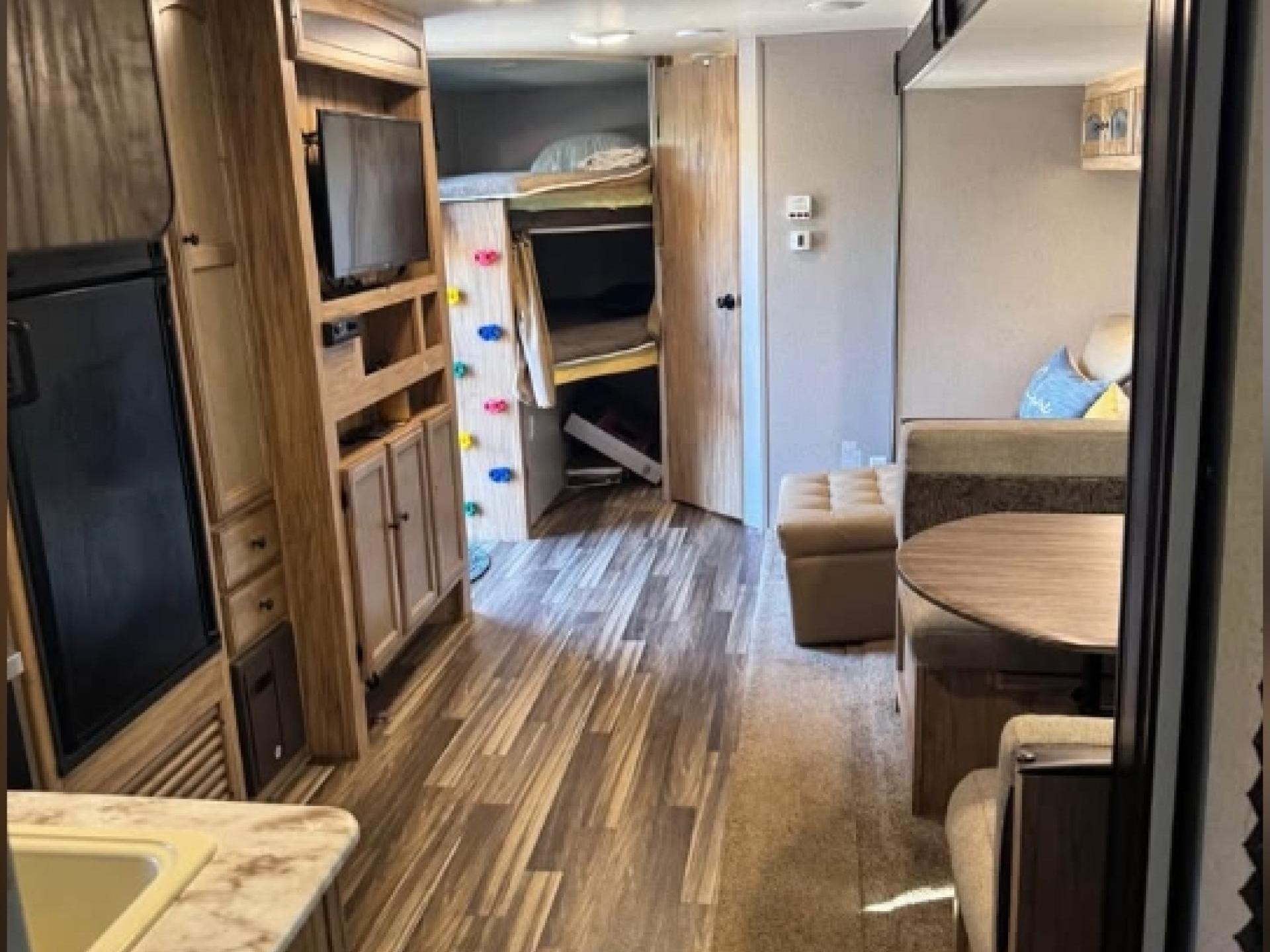 2019 COACHMEN FREEDOM EXPRESS SELECT 28.7SE
