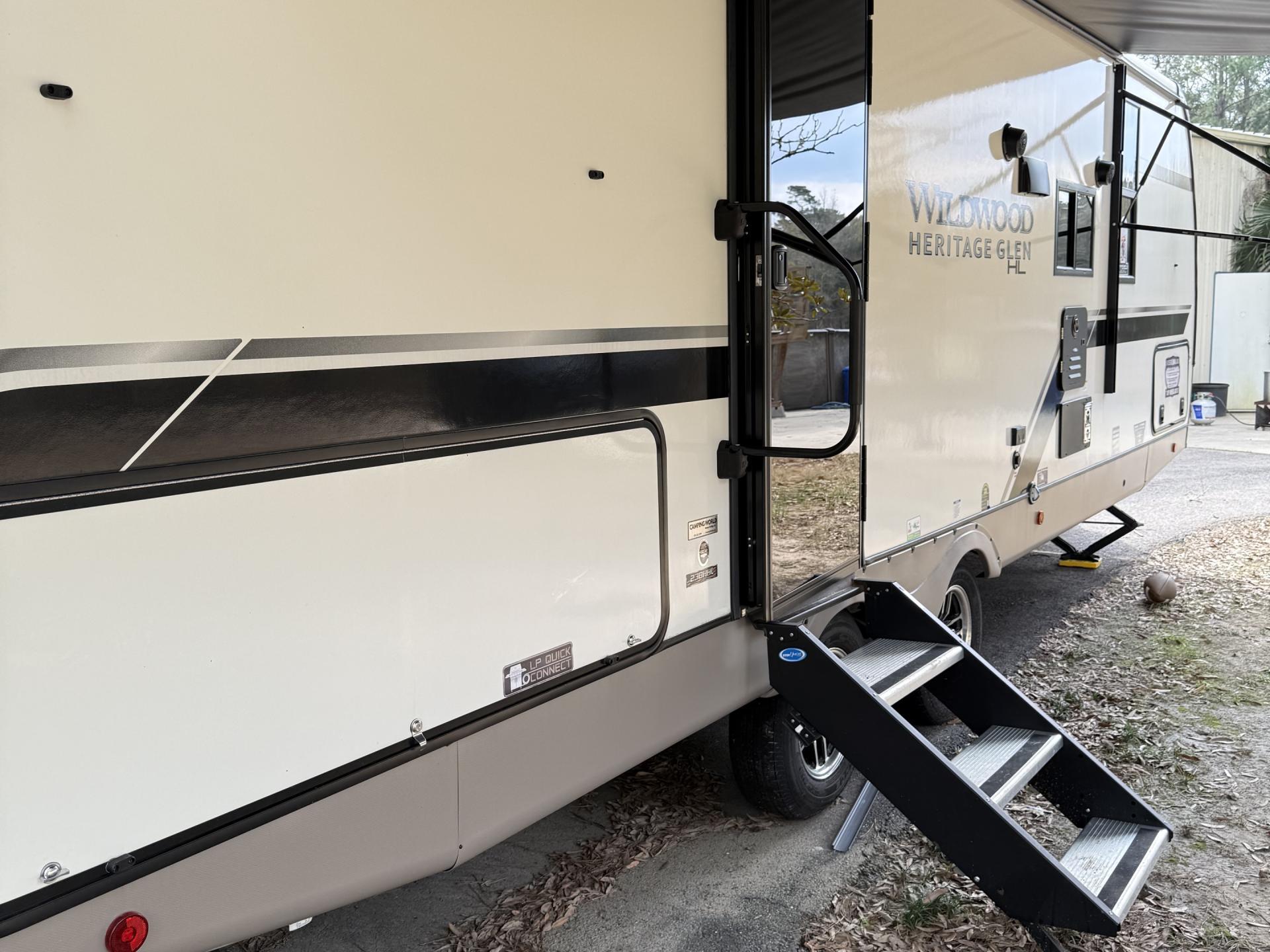 2024 FOREST RIVER WILDWOOD HERITAGE GLEN 23BHHL