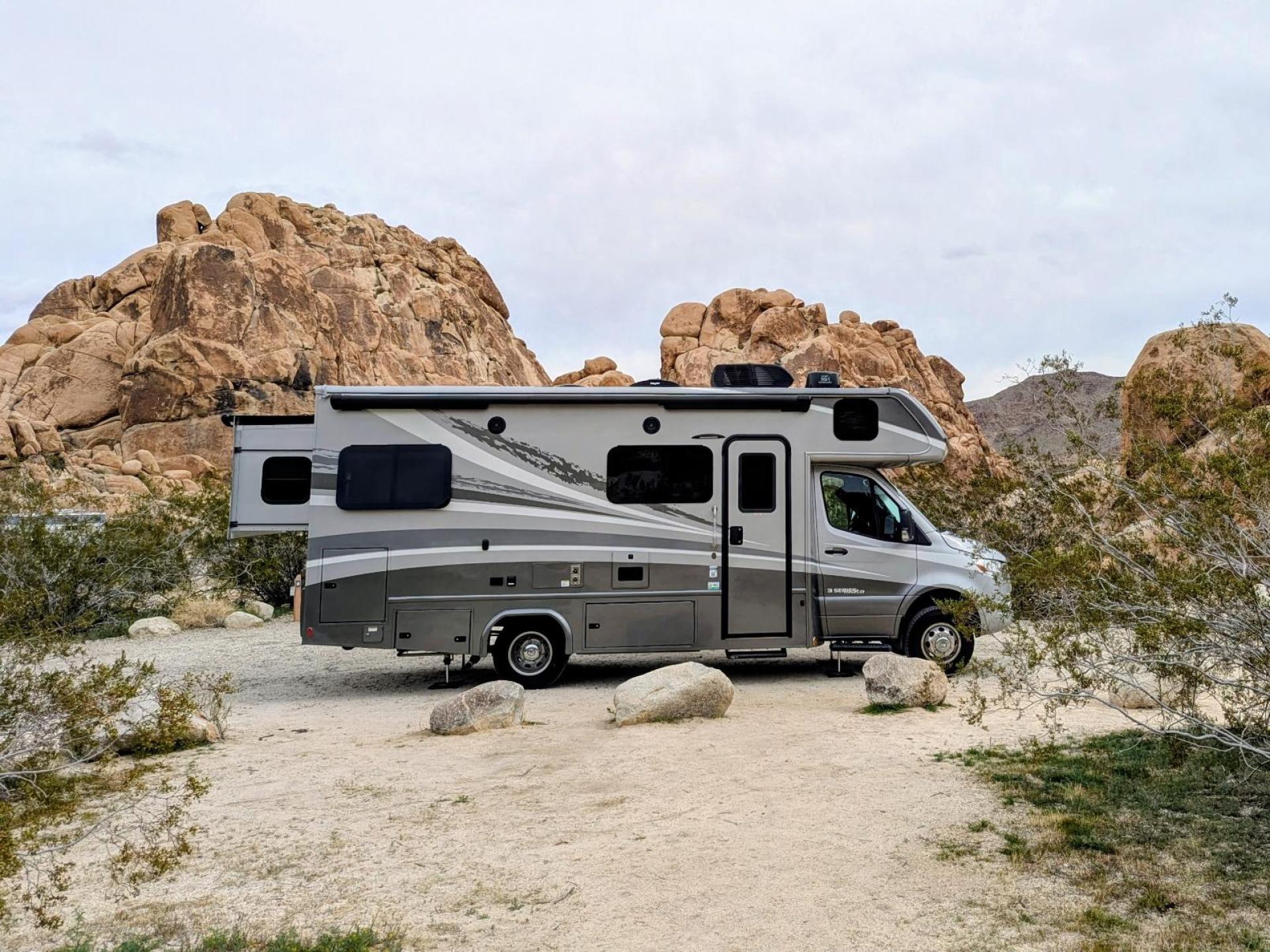 2025 Dynamax Isata 3 24rw