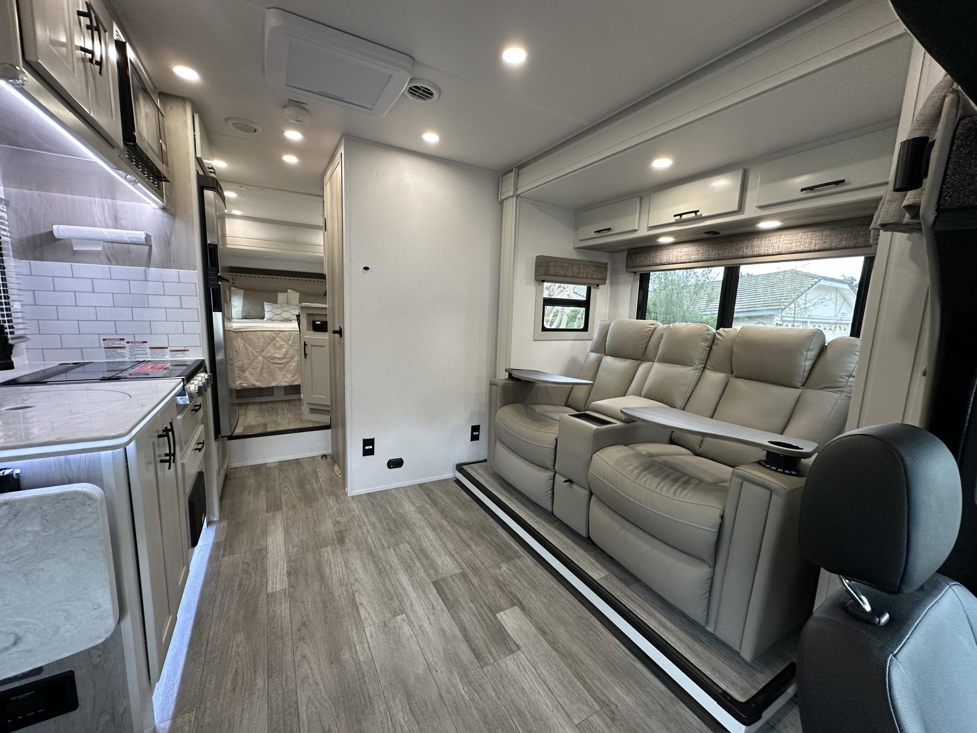 2025 Dynamax Isata 3 24rw