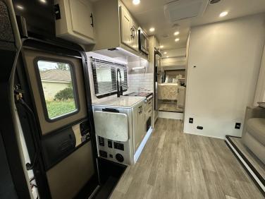 2025 Dynamax Isata 3 24rw