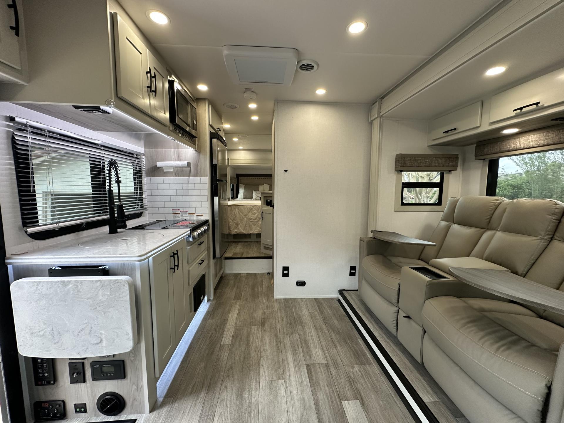 2025 Dynamax Isata 3 24rw