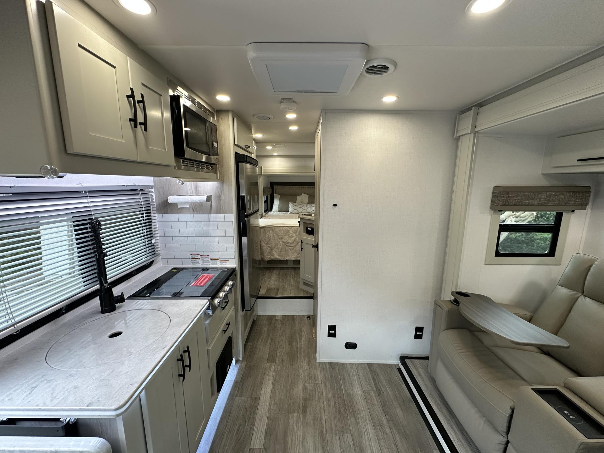 2025 Dynamax Isata 3 24rw