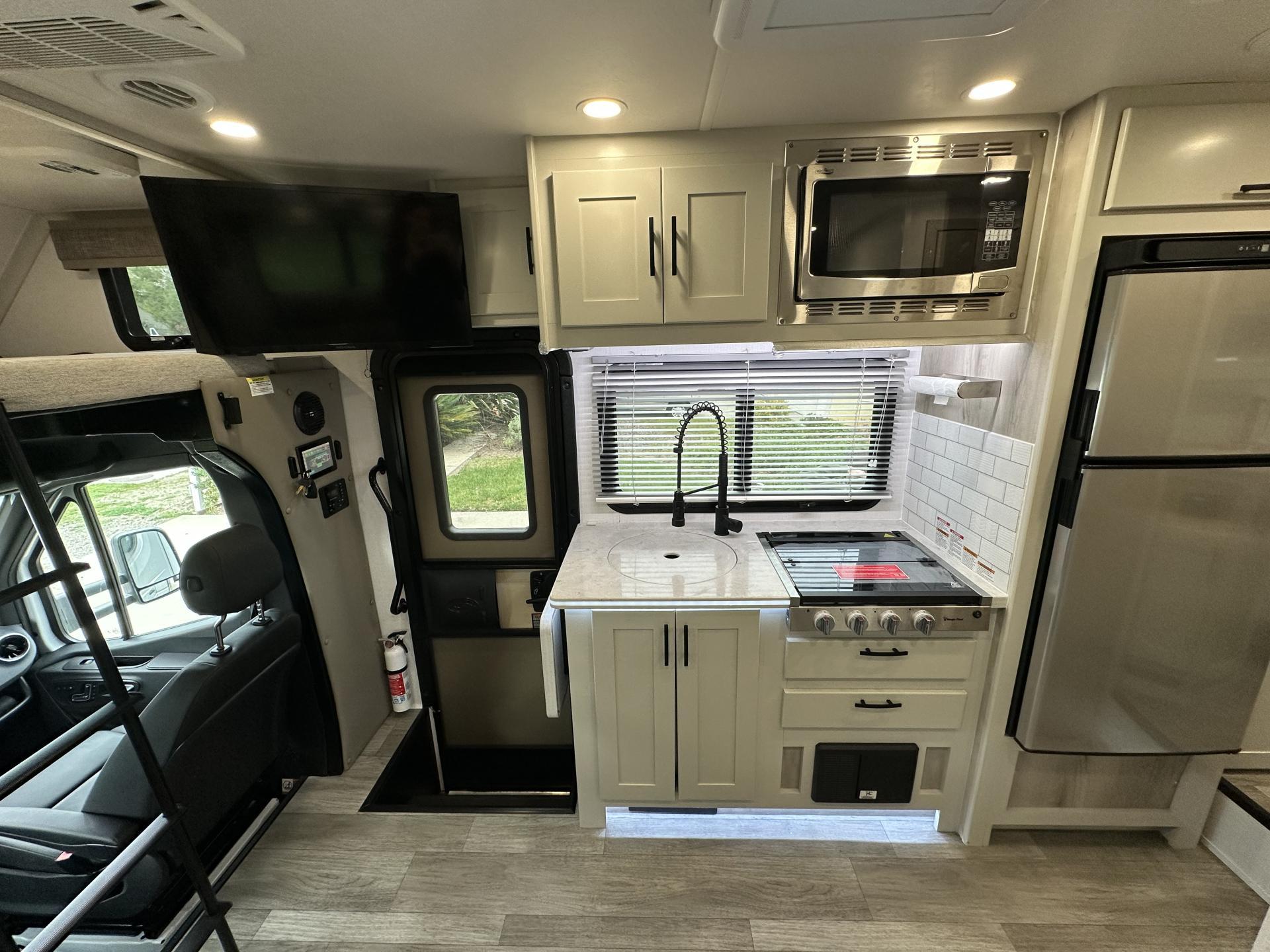 2025 Dynamax Isata 3 24rw
