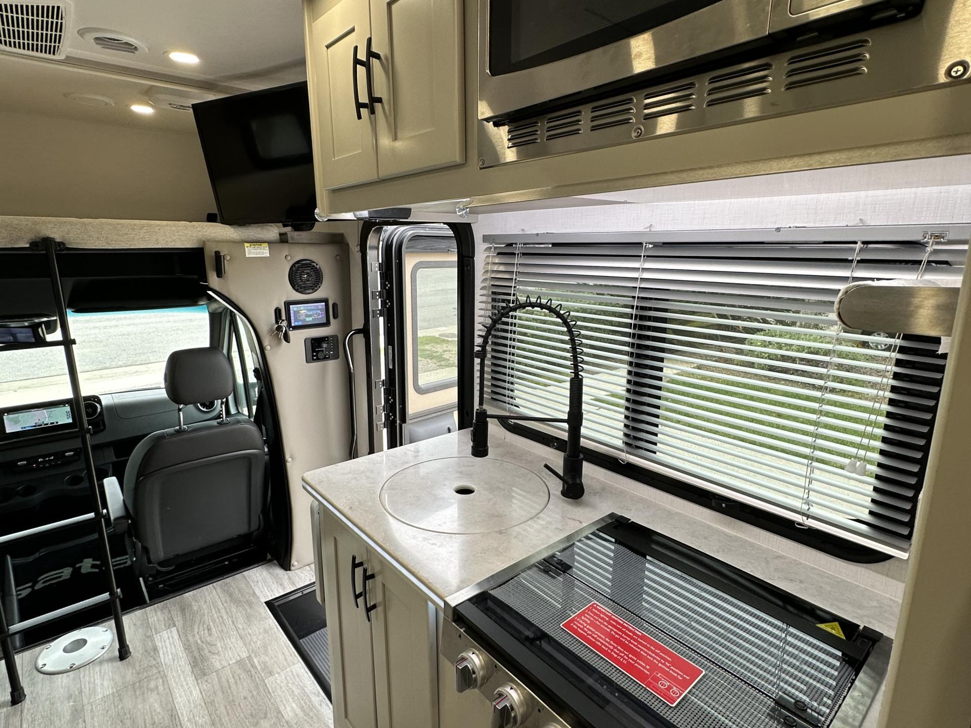 2025 Dynamax Isata 3 24rw