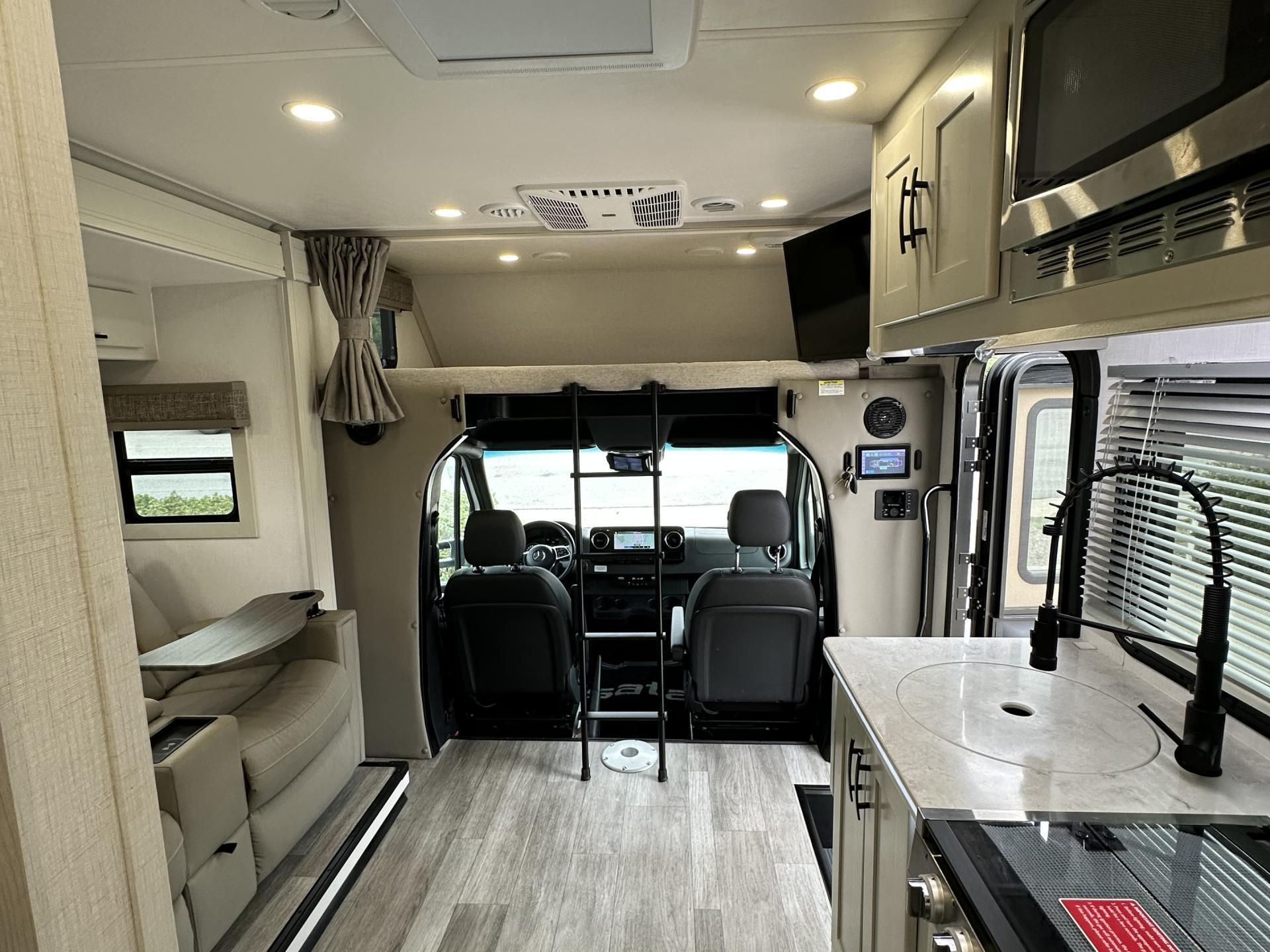 2025 Dynamax Isata 3 24rw