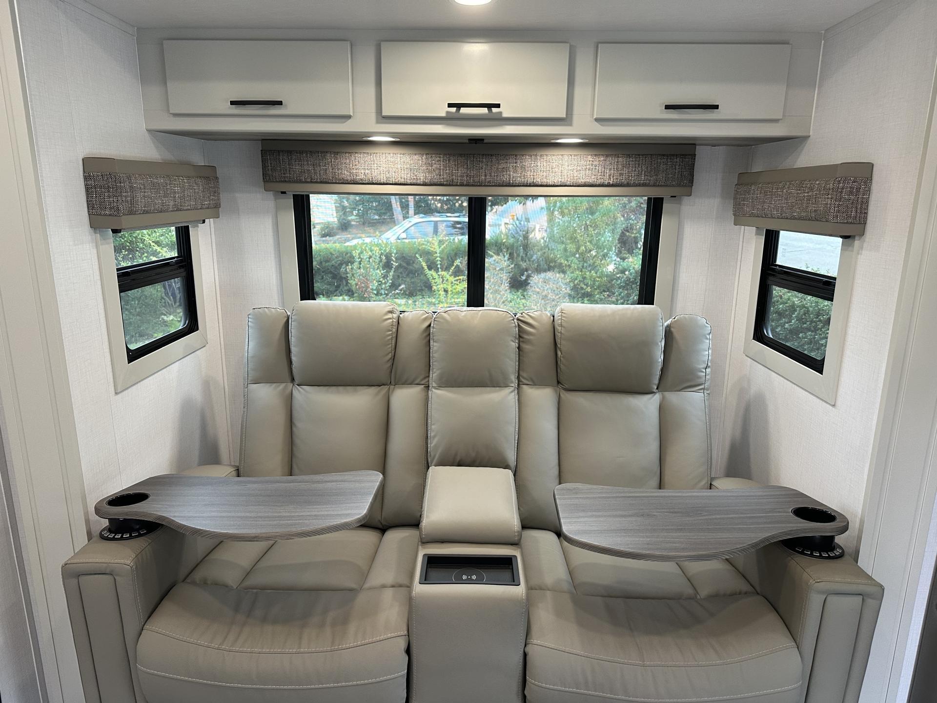 2025 Dynamax Isata 3 24rw