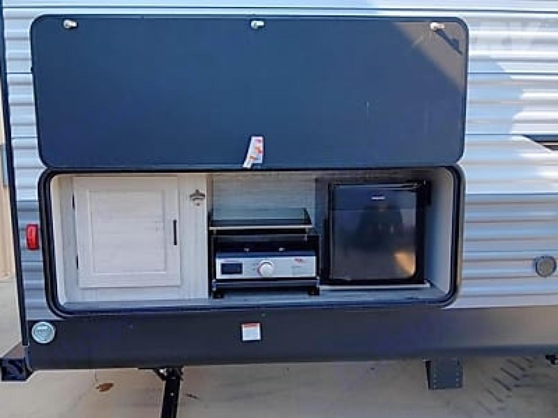 2025 Coachmen Catalina Summit 261bhs