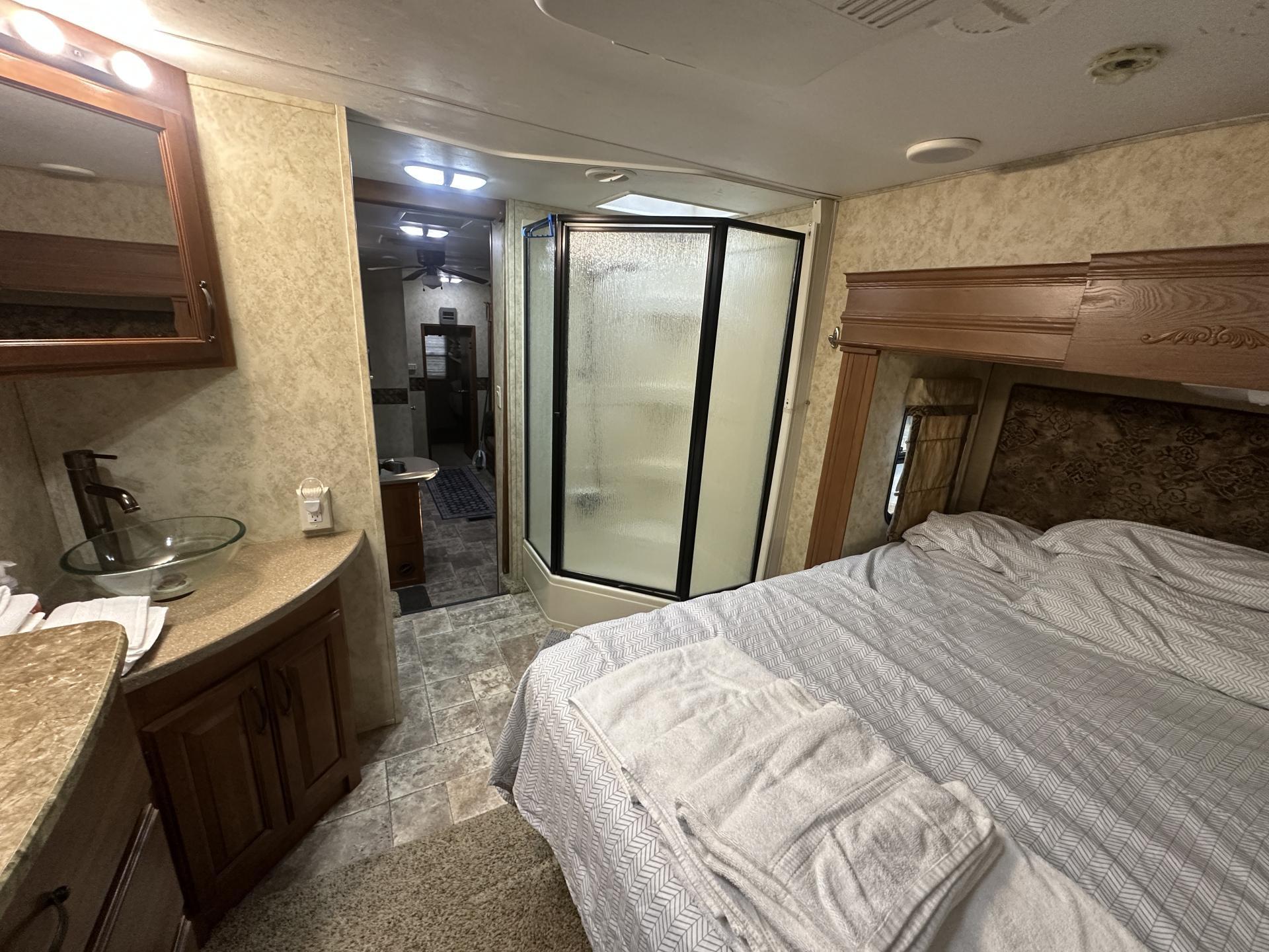 2010 Keystone Montana High Country 333db