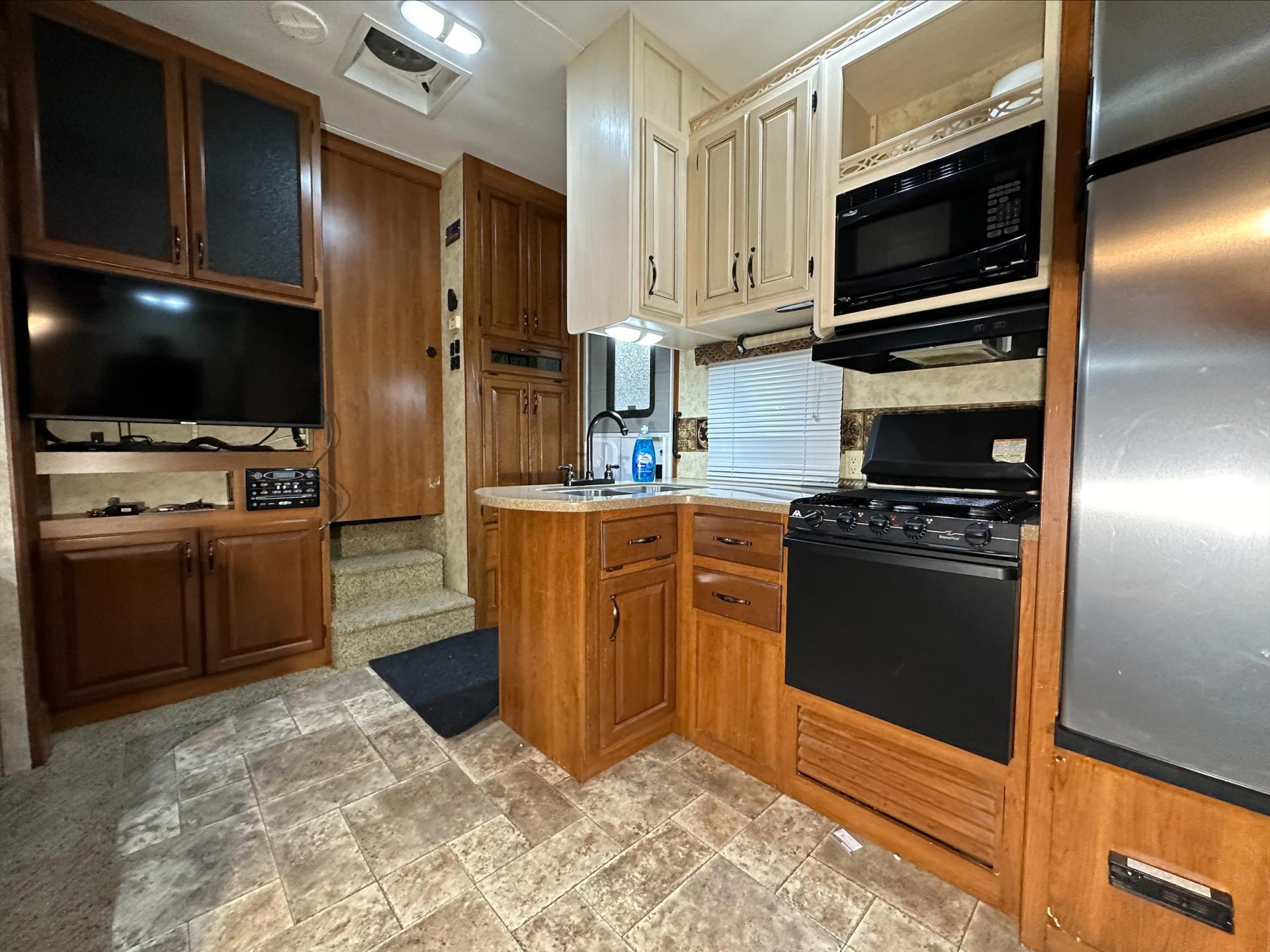 2010 Keystone Montana High Country 333db