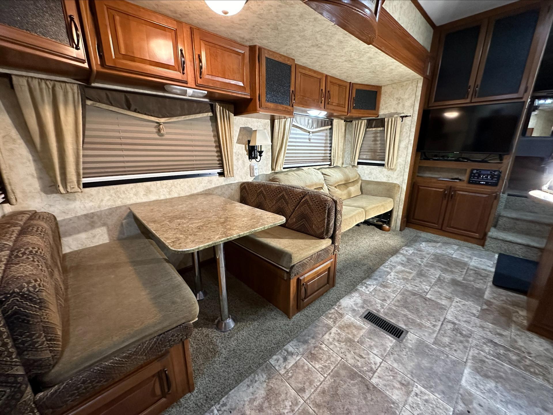 2010 Keystone Montana High Country 333db