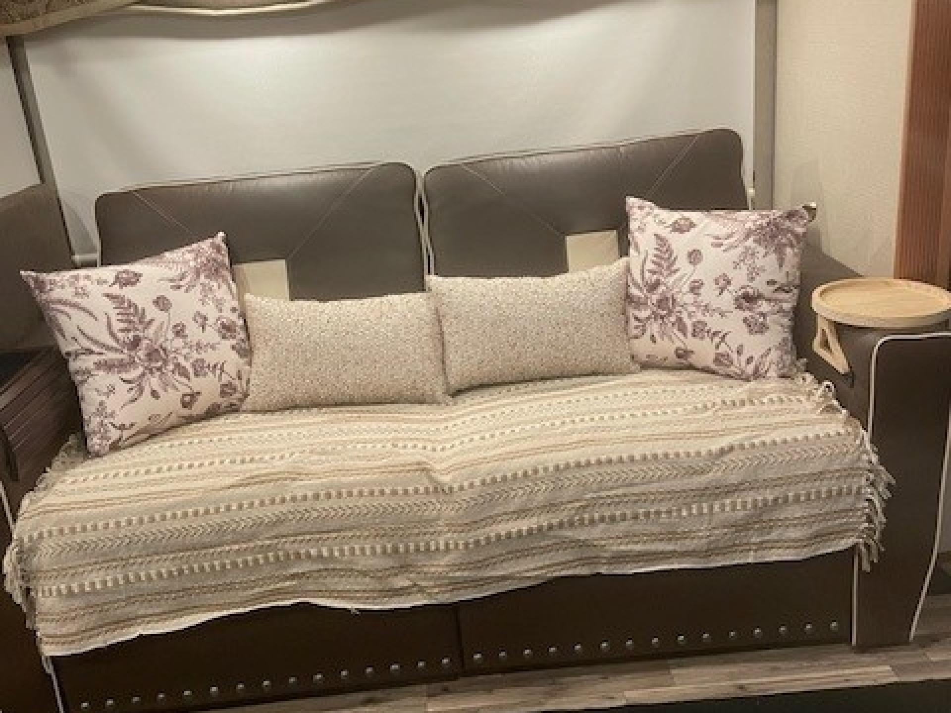 2017 Winnebago Sunova 36z