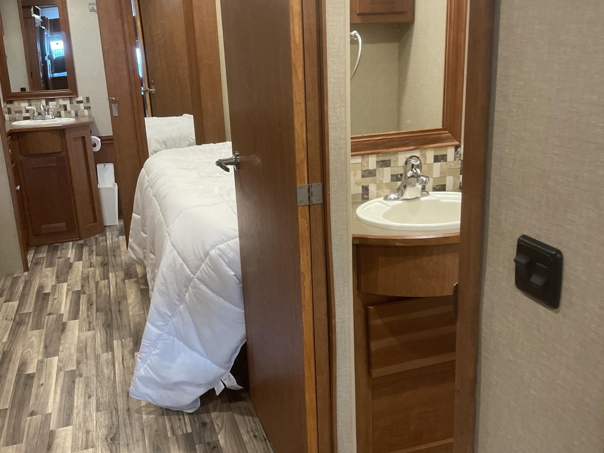 2017 Winnebago Sunova 36z
