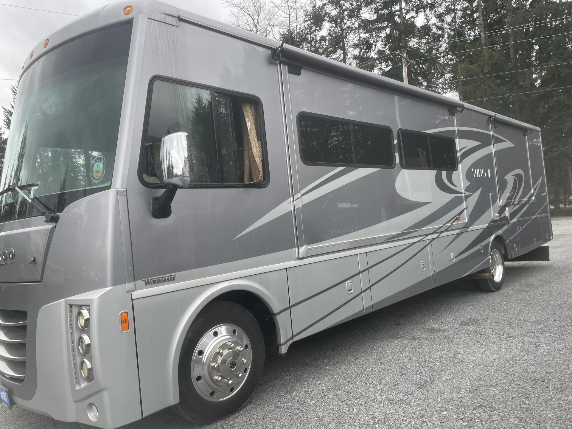 2017 Winnebago Sunova 36z