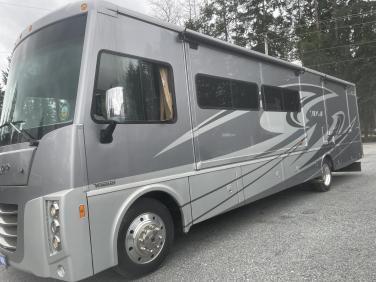 2017 Winnebago Sunova 36z