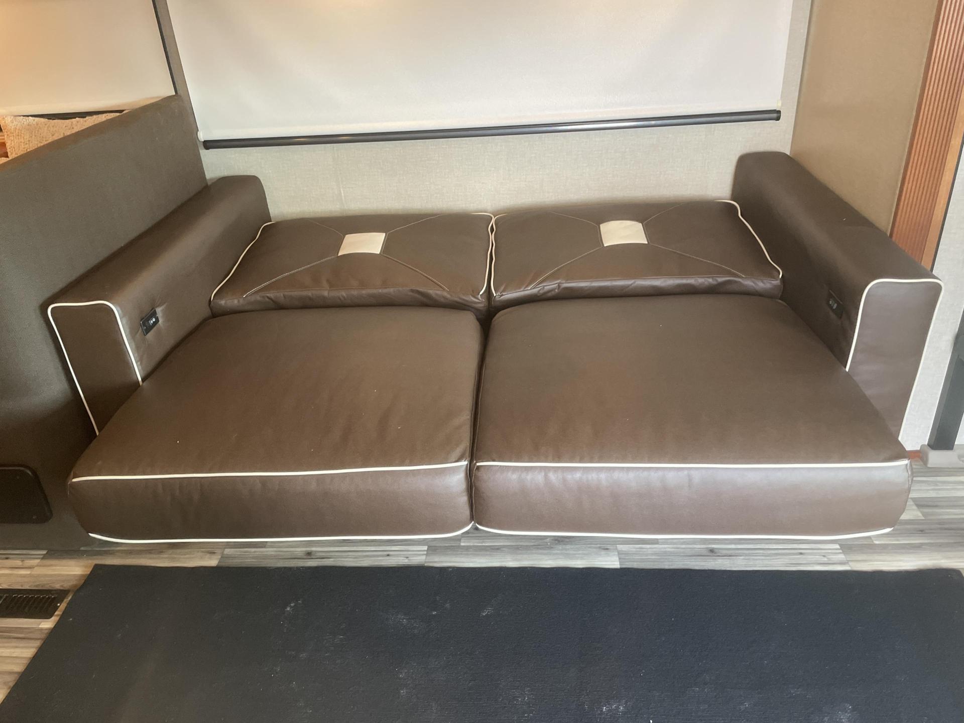 2017 Winnebago Sunova 36z